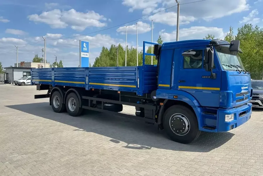 Бортовой автомобиль 65117-7010-56 (6x4)