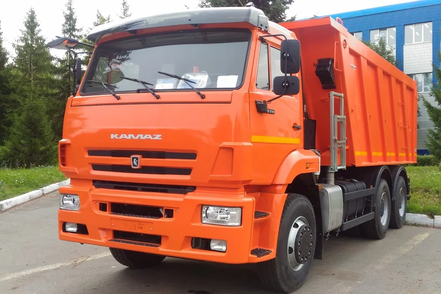 Самосвал с задней разгрузкой 6520-26012-53 (6x4)