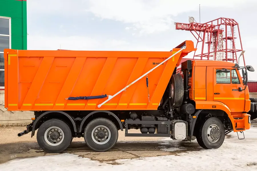 Самосвал с задней разгрузкой 6520-7080-49 (6x4)