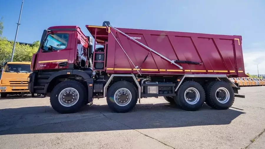 Самосвал с задней разгрузкой 65951-10792-СА (8x4)