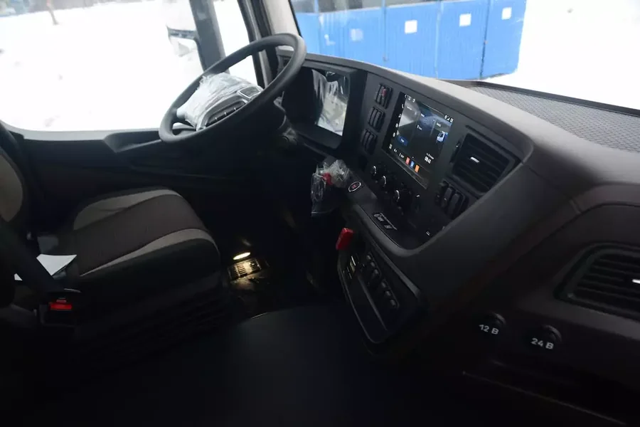 Автомобиль-шасси КАМАЗ- 65658-1764-49