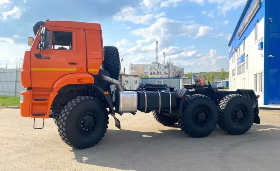 Седельный тягач 65221-26020-53 (6x6)