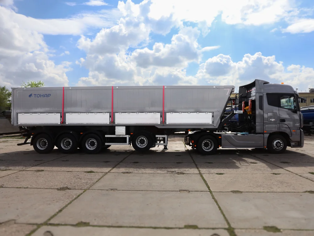 Сцепка седельный тягач Foton A 1846 ADR 4x2 и зерновоз Тонар 9599 - фото 8