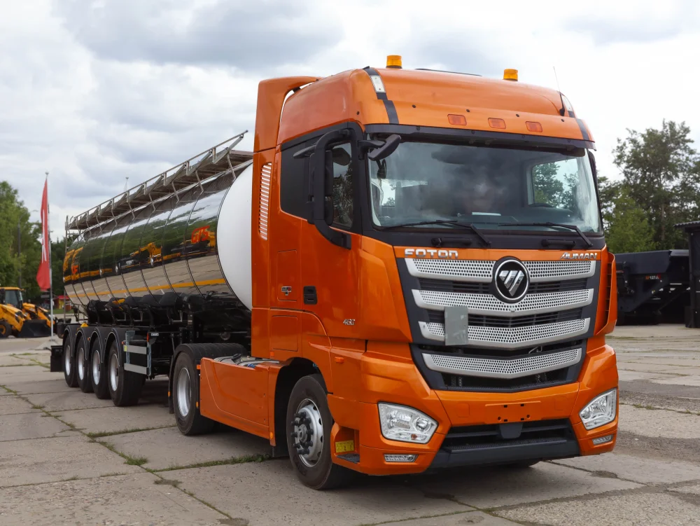 Сцепка седельный тягач Foton Auman A 1846 ADR и полуприцеп-цистерна FoxTank 877722 - фото 1
