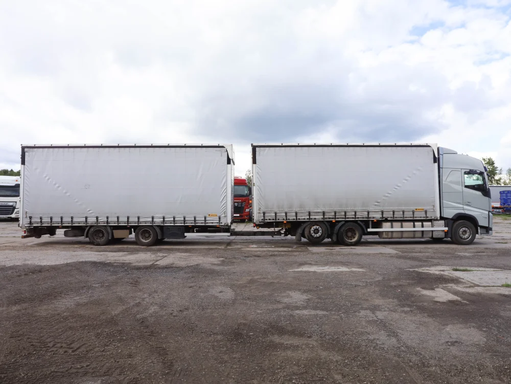 Сцепка тентованный грузовик Volvo FH 460 + шторный прицеп Wielton PC2K - фото 8