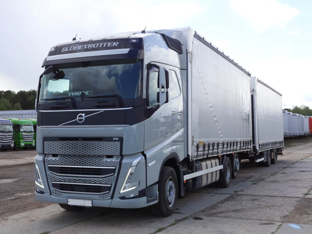 Сцепка тентованный грузовик Volvo FH 460 + шторный прицеп Wielton PC2K - фото 3