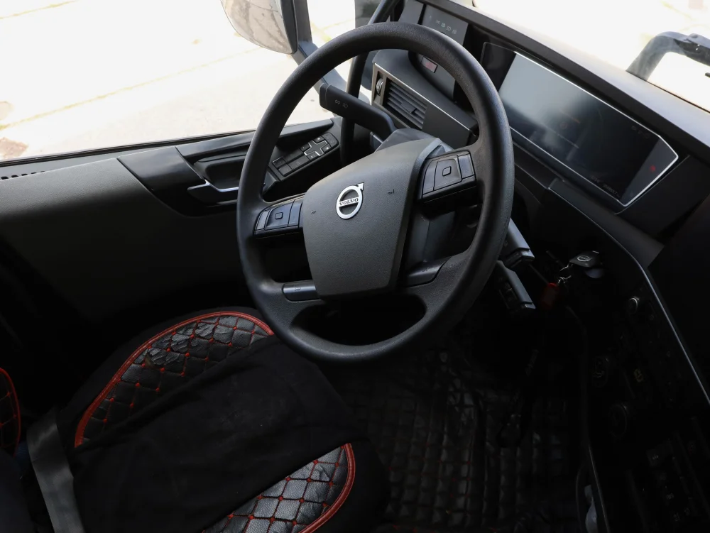 Сцепка тентованный грузовик Volvo FH 460 + шторный прицеп Wielton PC2K - фото 14