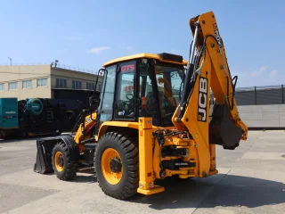 Экскаватор-погрузчик JCB