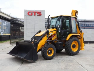 Экскаватор-погрузчик JCB
