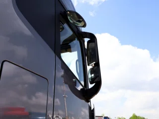 Сцепка седельный тягач Foton A 1846 ADR 4x2 и шторный полуприцеп Тонар 9888