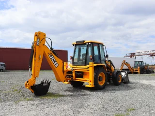 Экскаватор-погрузчик JCB