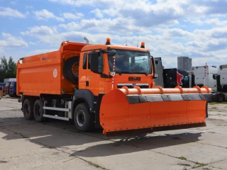 Самосвальный грузовик с КДМ MAN