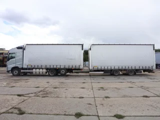 Сцепка тентованный грузовик Volvo FH 460 + шторный прицеп Wielton PC2K