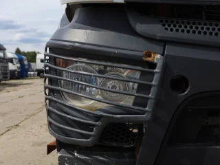 Mусopoвоз PГ-1B на шасси Mercedes-Benz