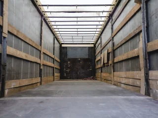 Шторный полуприцеп Тонар