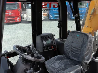 Экскаватор-погрузчик JCB
