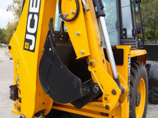 Экскаватор-погрузчик JCB
