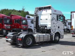Сeдельный тягaч Sitrak