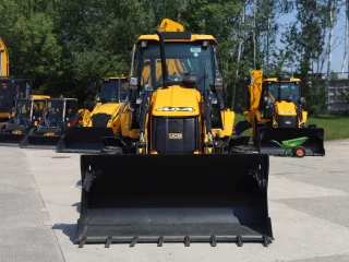 Экскаватор-погрузчик JCB
