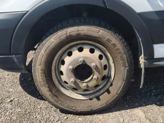 Шторно-бортовой фургон Ford