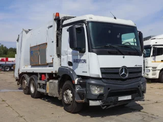 Mусopoвоз PГ-1B на шасси Mercedes-Benz