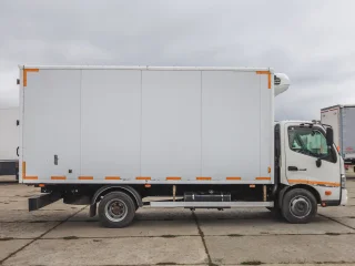 Грузовик-рефрижератор HINO