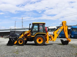 Экскаватор-погрузчик JCB