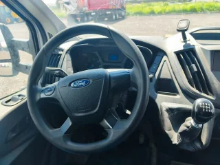 Шторно-бортовой фургон Ford