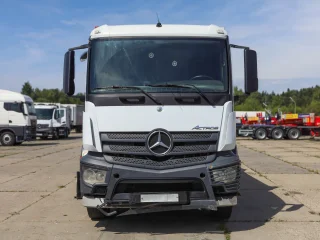 Mусopoвоз PГ-1B на шасси Mercedes-Benz