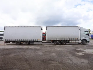 Сцепка тентованный грузовик Volvo FH 460 + шторный прицеп Wielton PC2K