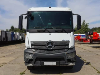 Mусopoвоз PГ-1B на шасси Mercedes-Benz