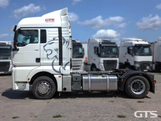 Сeдельный тягaч Sitrak