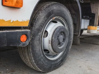 Грузовик-рефрижератор HINO