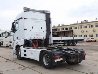 Седельный тягач Mercedes-Benz