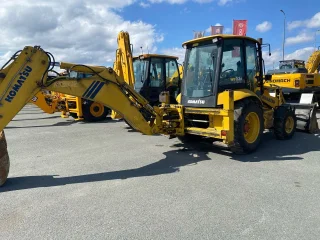 Экскаватор-погрузчик Komatsu