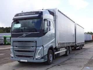 Сцепка тентованный грузовик Volvo FH 460 + шторный прицеп Wielton PC2K
