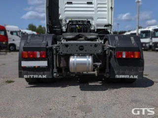 Сeдельный тягaч Sitrak