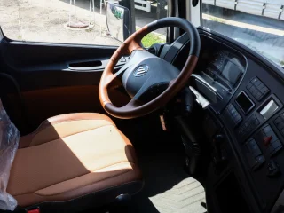 Сцепка седельный тягач Foton A 1846 ADR 4x2 и шторный полуприцеп Тонар 9888