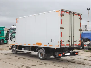 Грузовик-рефрижератор HINO