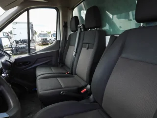 Бортовой тентованный фургон Ford