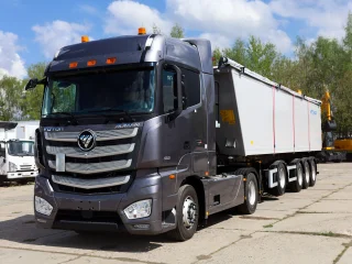 Сцепка седельный тягач Foton A 1846 ADR 4x2 и зерновоз Тонар 9599