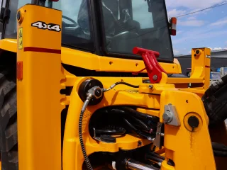 Экскаватор-погрузчик JCB