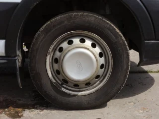 Бортовой тентованный фургон Ford