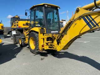 Экскаватор-погрузчик Komatsu