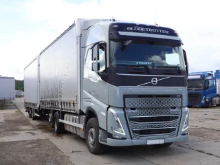 Сцепка тентованный грузовик Volvo FH 460 + шторный прицеп Wielton PC2K