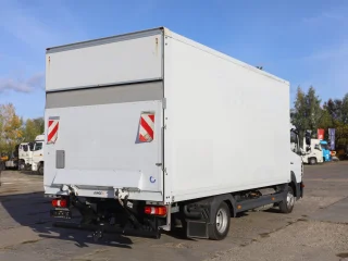 Промтоварный фургон Mercedes-Benz