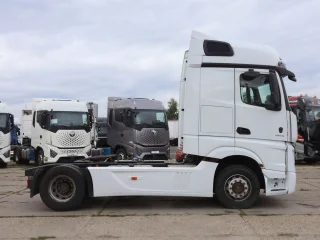Седельный тягач Mercedes-Benz