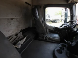 Mусopoвоз PГ-1B на шасси Mercedes-Benz