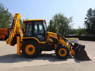 Экскаватор-погрузчик JCB