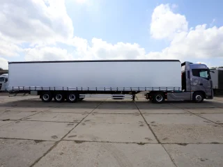 Сцепка седельный тягач Foton A 1846 ADR 4x2 и шторный полуприцеп Тонар 9888